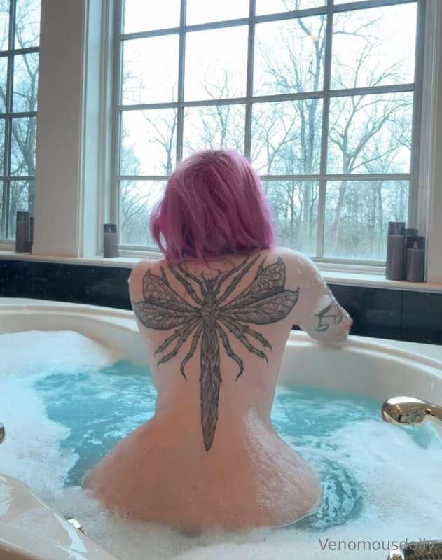Bubble bath or bubble butt? 🫧🍑