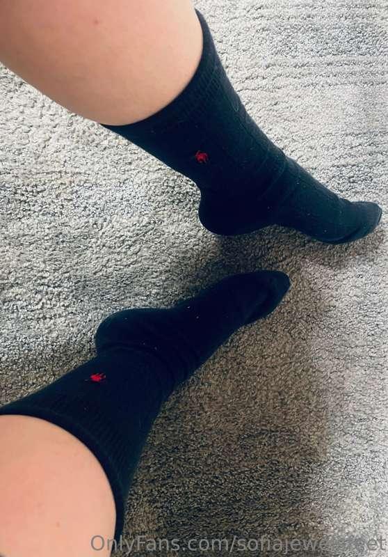 I just love the way long socks look on me 😌