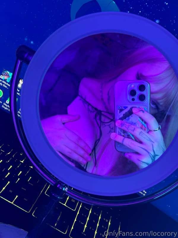 Gamer girl boobs 🤓