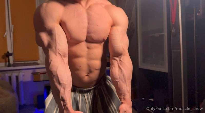 New! Amazing muscle worship with cameraman📹Cameraman shootin..