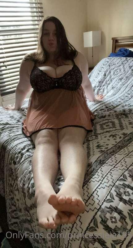 Good Morning. You have some yummy toes for breakfast.🙈