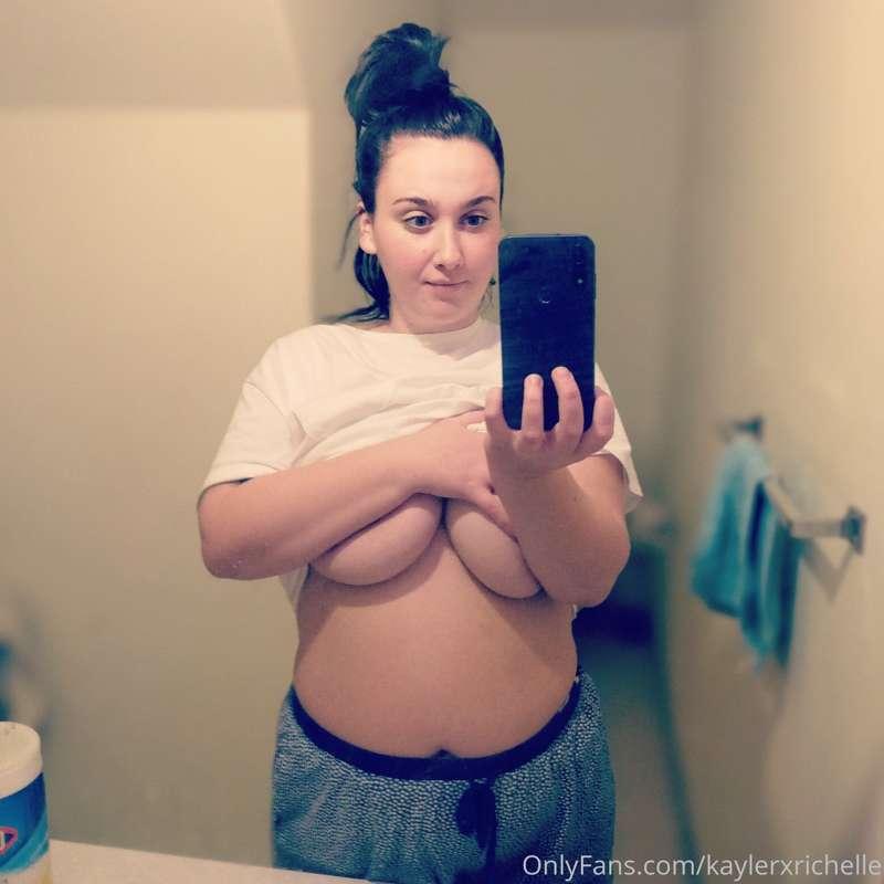It's a no bra kind of day✨