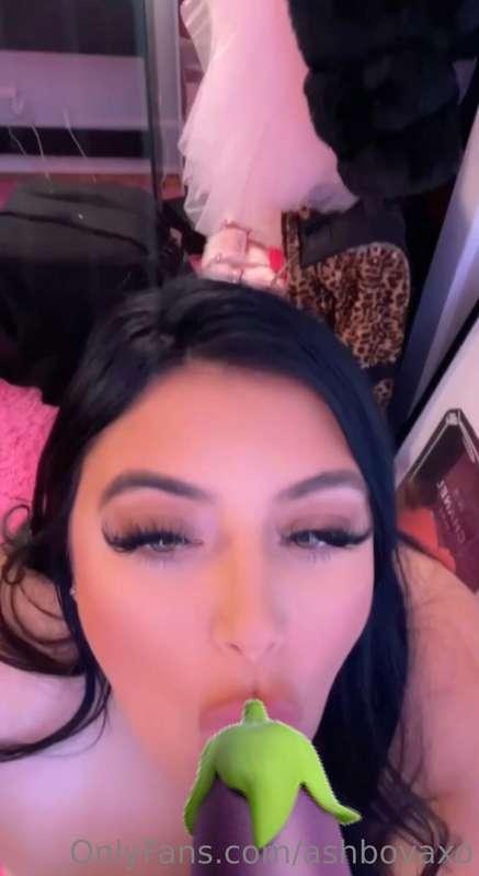 Do you like this view daddy? 🥵