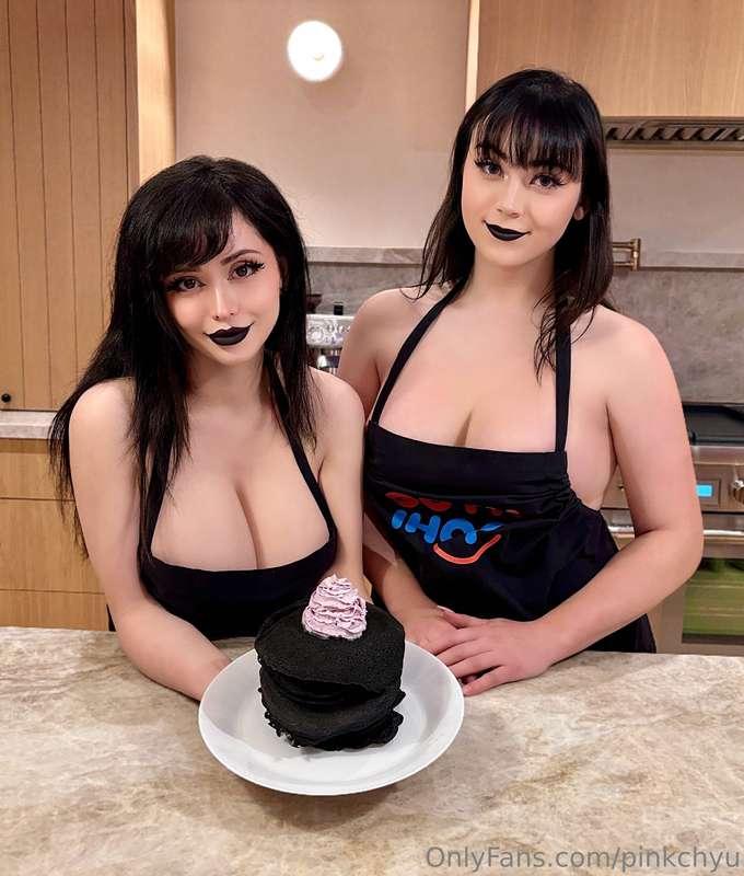 𝓝𝓮𝔀 GOTH IHOP GG COSPLAY OUT NOW!! (∩˃ω˂∩) @buttercupcosplay..