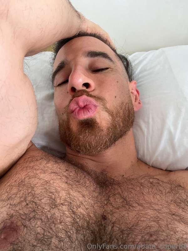 a little kiss for my babyy 🔥🔥