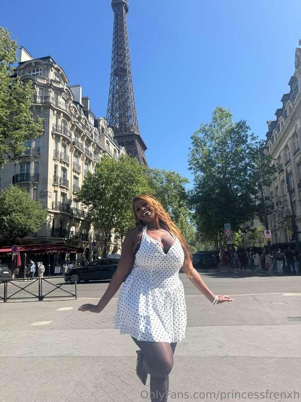 Good morning from Paris 🩷
