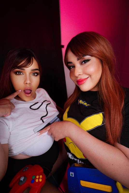 💜✨💖 Let me introduce you to 𝐦𝐲 𝐛𝐚𝐛𝐲 𝐠𝐢𝐫𝐥 𝐎𝐬𝐡𝐮𝐧 💜✨💖
You can't play with us..but you can watch us 👀🤫

•••••
🍩✨ Find more on Supafresh Donuts OF 🎬 📷
www.onlyfans.com/supafreshdonuts

Supafresh Donuts is your weekly dose of BOUNCING BOOBS &amp; FAT ASS 🔥 RETRO GAMING 🕹 LEWD STUFF, GORGEOUS &amp; CURVY LADIES 💖 Discover other models there 😘

#Bigboobs #curvy #boobs #retrogaming #nsfw #lewd #thicc #anime