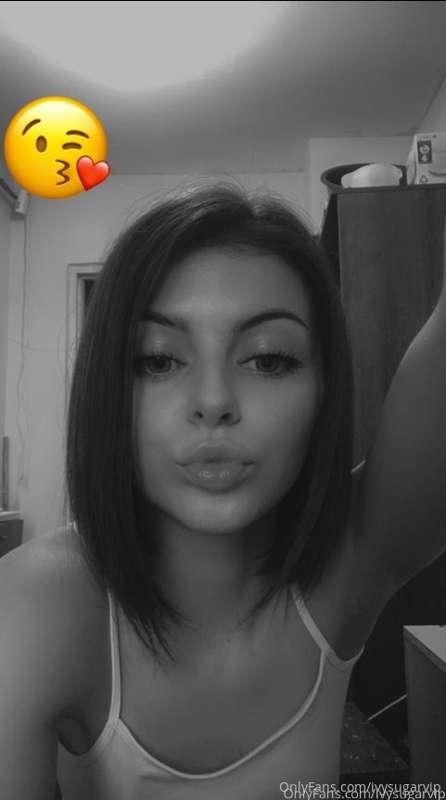 sending kisses 😘😘😘😘