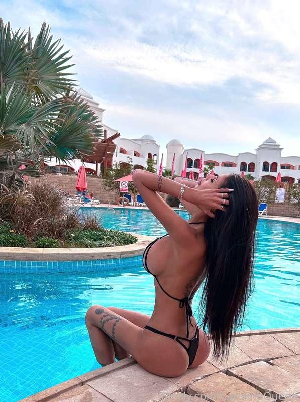 I so love relaxing by the pool 🥰


boobs #ass #fakeass  #biglips #brunette #horny #sexy  #bigass  #barbie #bimbo #longlegs #pool #relaxing 