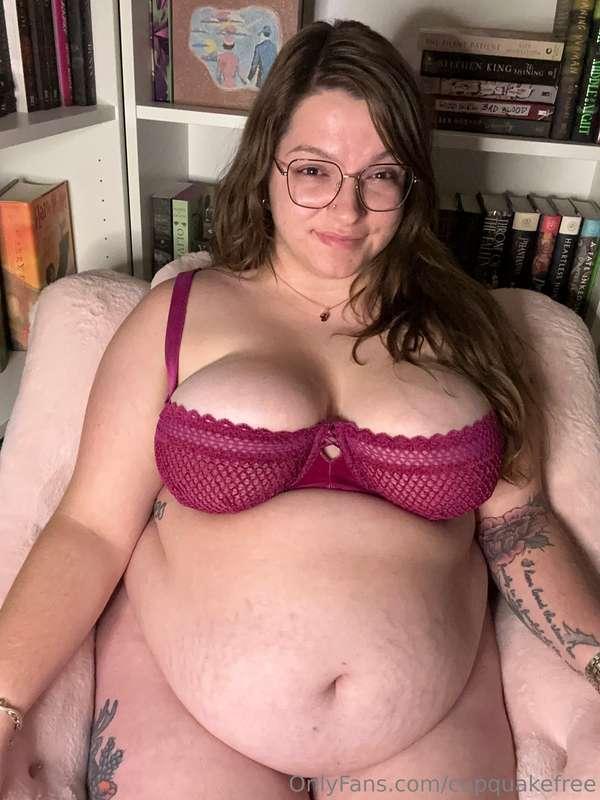 18 piece picture set. I’m in some lingerie and I am putting ..