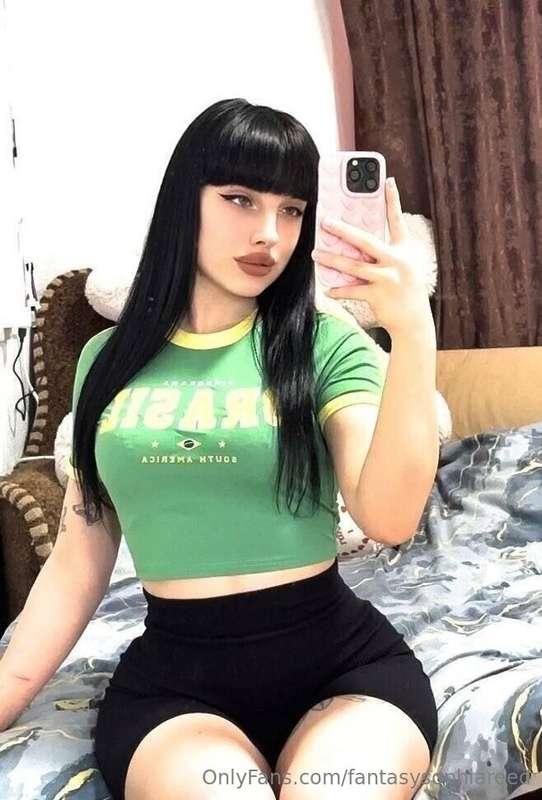 Hot brunette @xxnastyaxx really wants you to jerk off lookin..