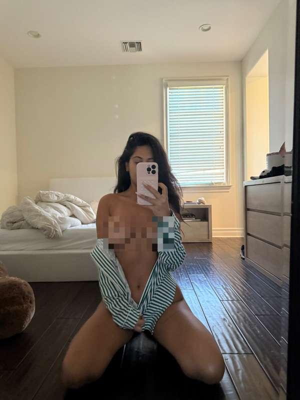 dm me if u want the full pic ;)
