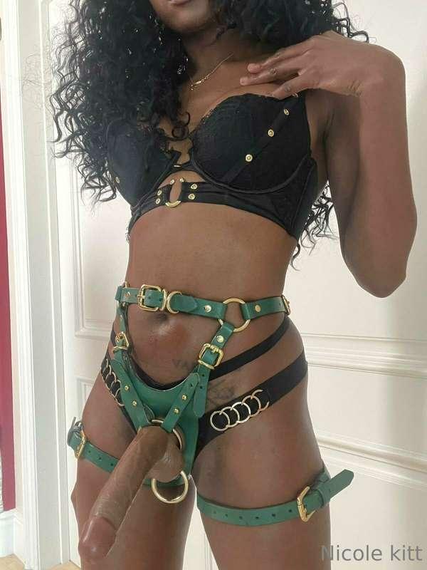 I just shot a wiiiild girl/girl scene... I will release it h..