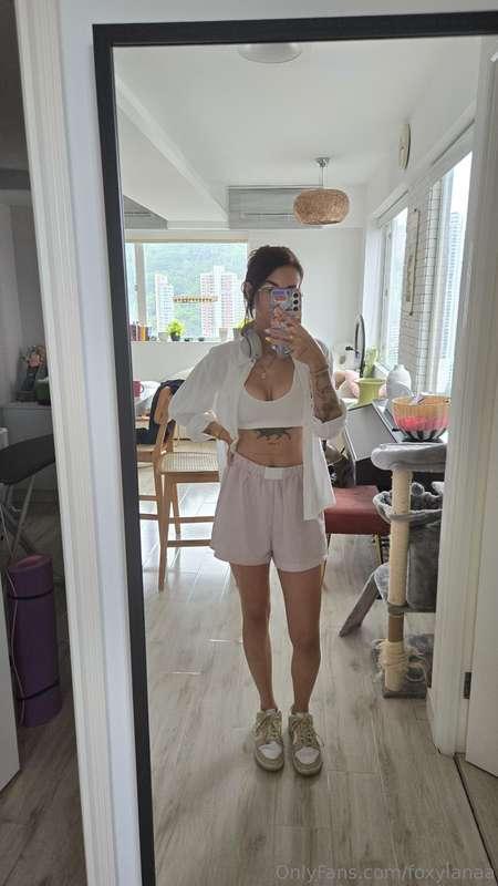 theres two versions of me when it comes to dressing upi like..