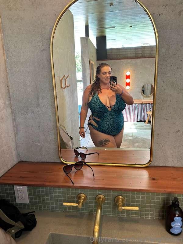 Which suit do you like better? 😎 