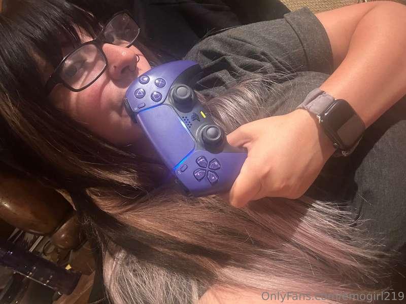 If I started streaming would anyone come hang out with me? 