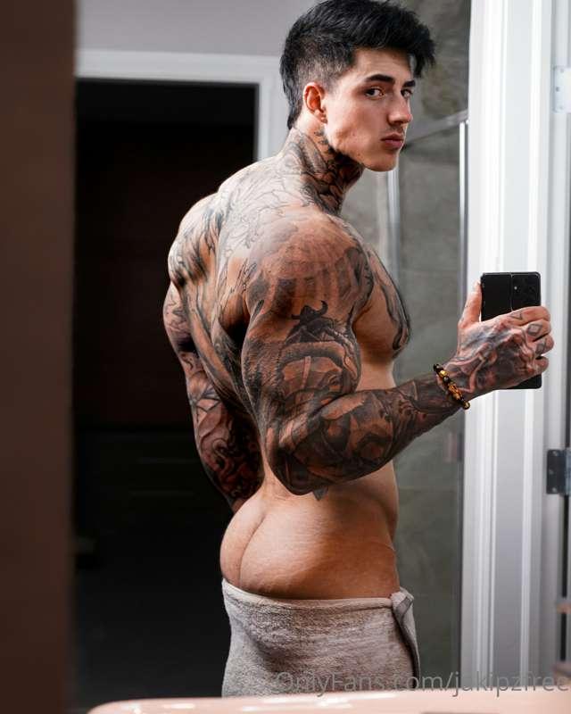 Cum spy on me in the shower over on my VIP Onlyfans 😏🔞👉 @Jak..