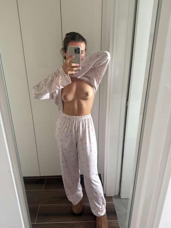Good morning happy Monday guys 😏😈