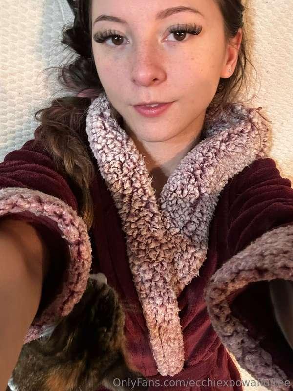 Wanna see me pet my kitty?