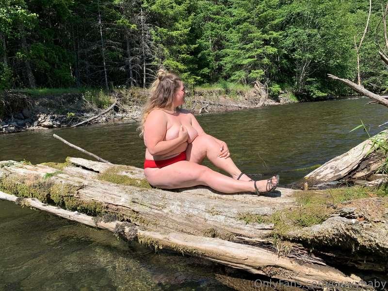 Counting down the days until topless hiking season 🙌🏻