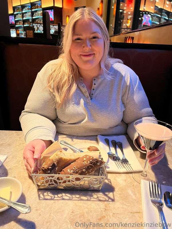 What I had at Cheesecake Factory tonight:
• of course bread ..