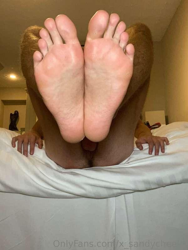 If anyone likes feet 🦶