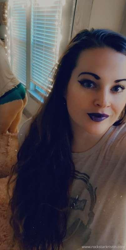 I'm loving this new mirror set up in my room! Booty pics for..