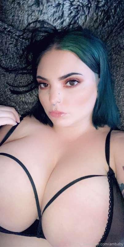A few topless photos 🖤