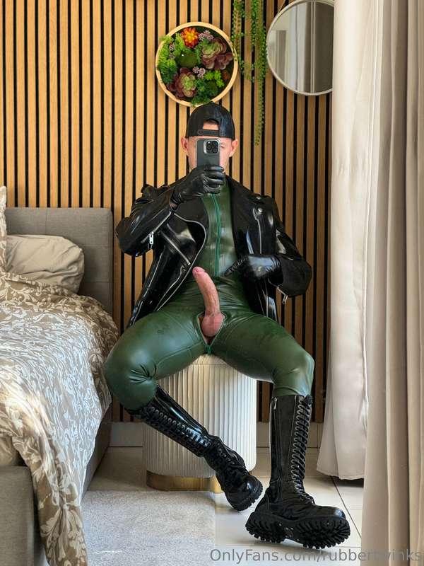 You know where to put your tongue 😈 Get yo work slave