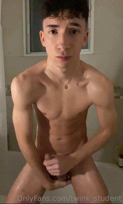 jerking off and playing with my ass is the best combo🤤