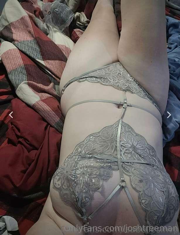 @Isabellesins 
Wants to show you all her sins 
Just tip me a..