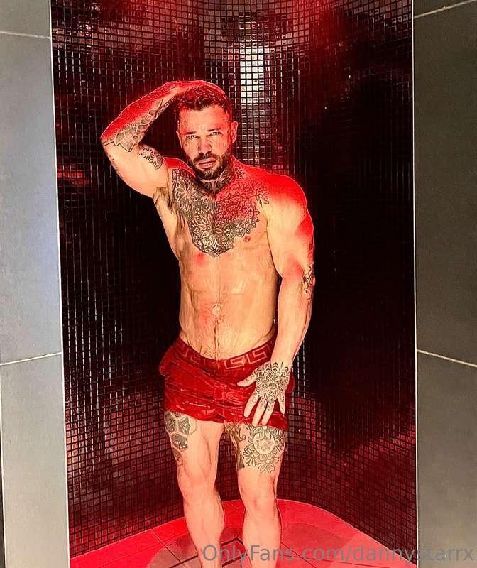 Who’s gonna get wet with me 😈💦