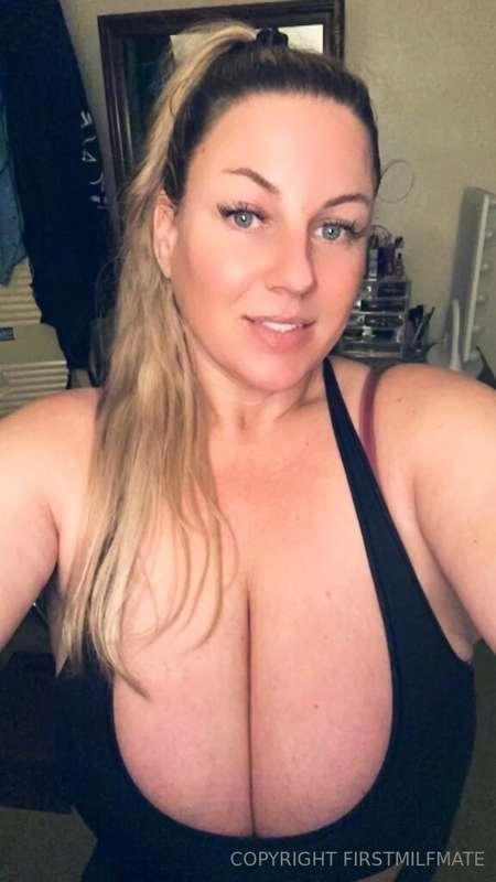 Sexy MILF Saturday🖤🖤
xoxo
