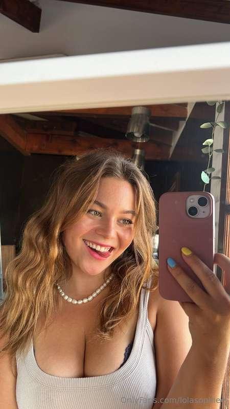 What color do you thinks the other nails are ?