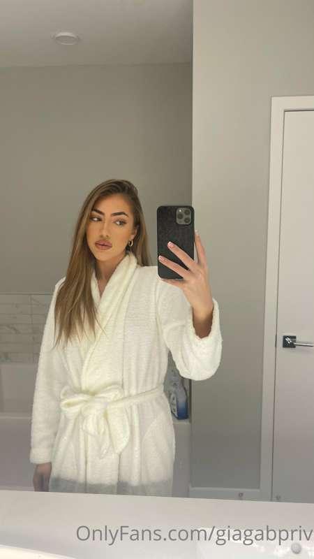 NEW SHOWER VIDEO TONIGHT! 🚿
Hit me up asking for it and I'll..