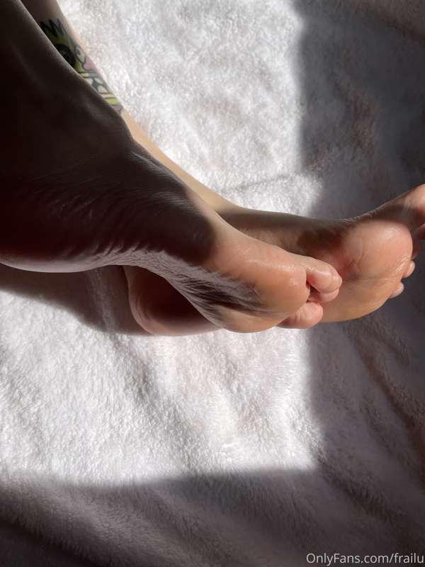 Sunlight exposed oily toes ~