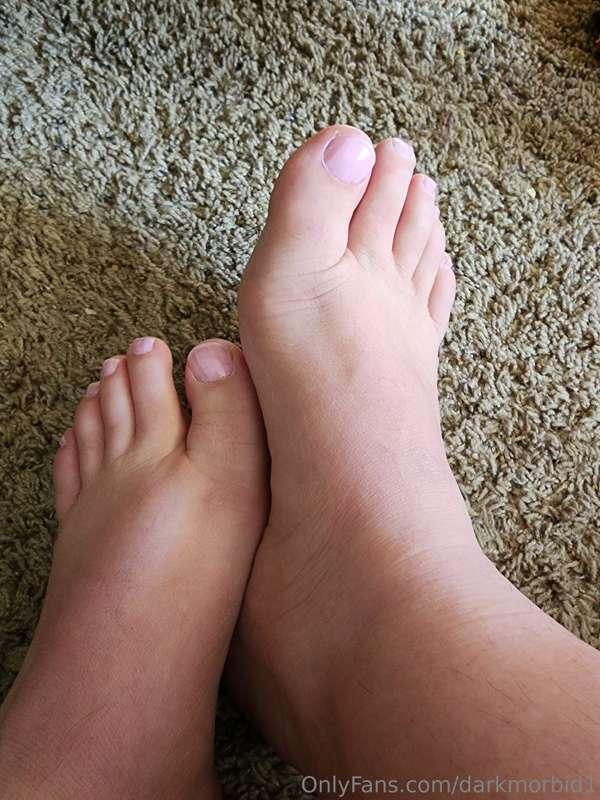 Colored toes and name of color 🤣😎