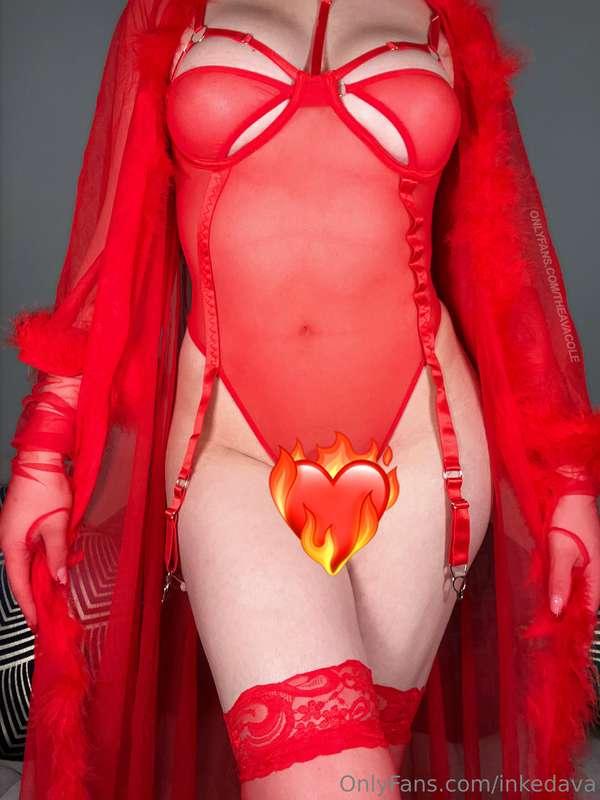 Don't move while you worship me, slut... 😌 Every second you ..