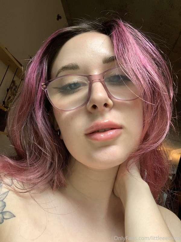 Just got my lips done and ready to suck some dick pls and th..