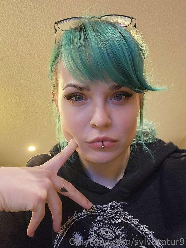 Weird lighting new makeup 🖤