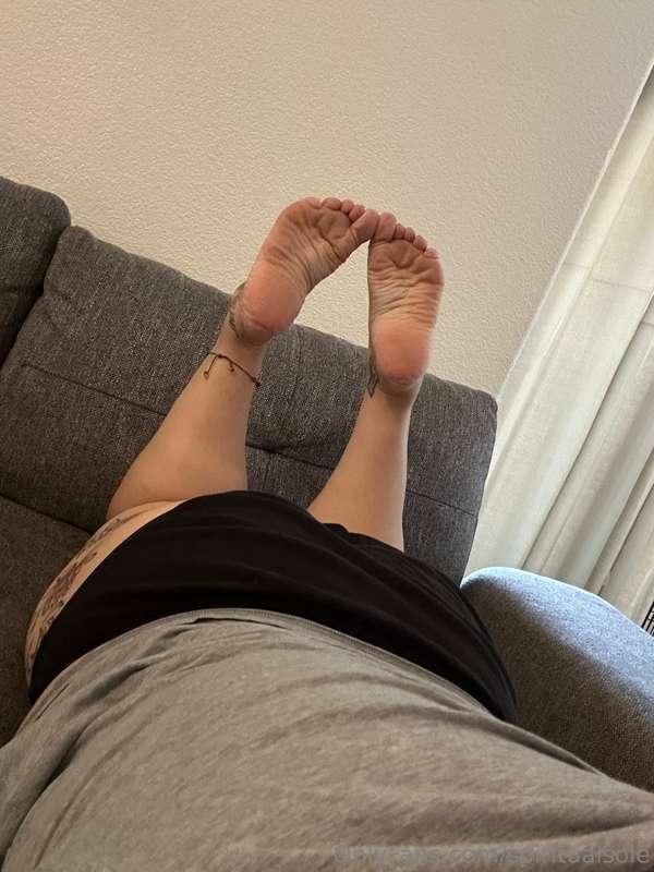 Booty and soles. My favorite view 😍