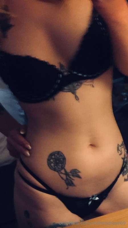 Dont forget to add me on Snap!! 💋😈 
https://t.snapchat.com/W..