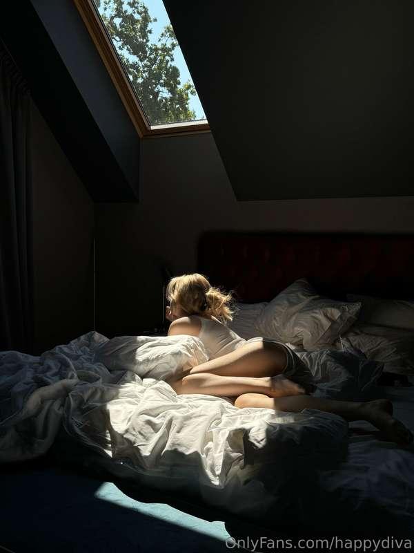 There’s something magical about those ambient vibes that env..