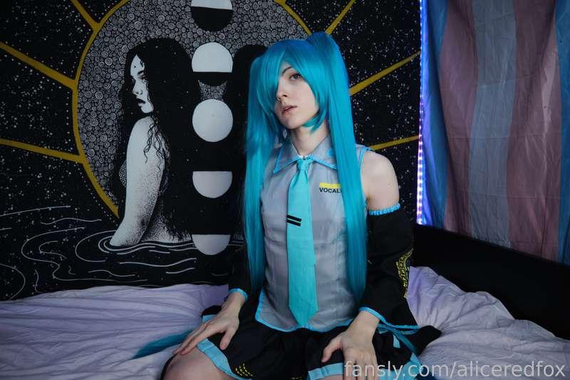 aliceredfox image #8
