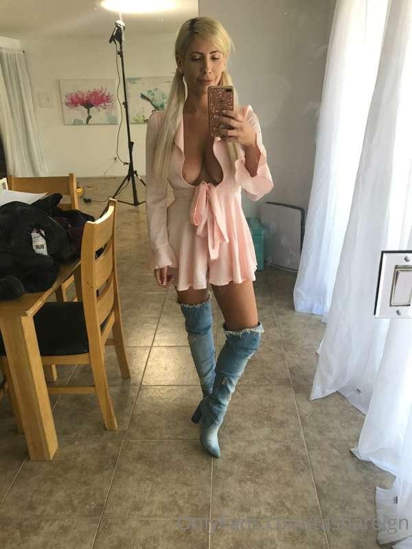 Do you like this outfit baby? 🙈 I want to get naughty with y..