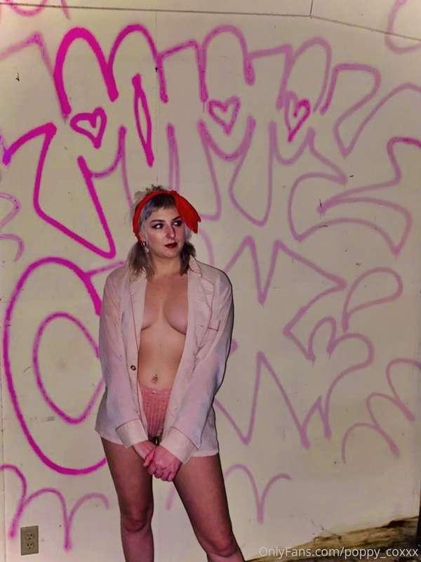 Hello darlings. Check your DMs this evening for more from th..