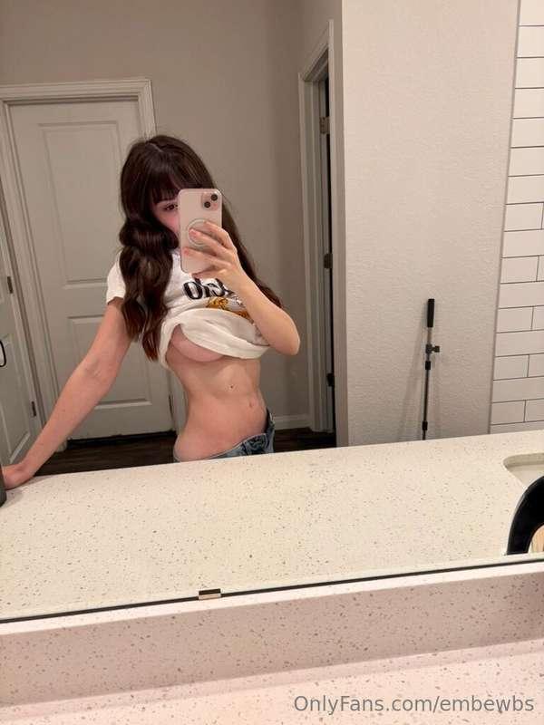 just posting these pics of me from the other night :)