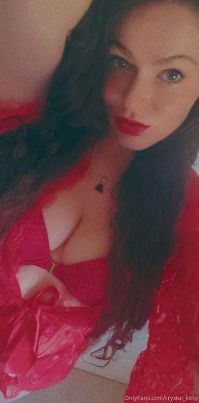 Do you like me in red? ❤️
If you do, check your DMs! 💋
Just ..