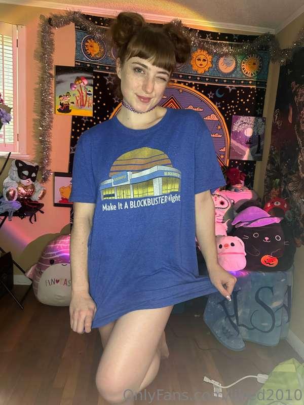 Lazy look😜 Swipe alllll the way for some booty🍑
