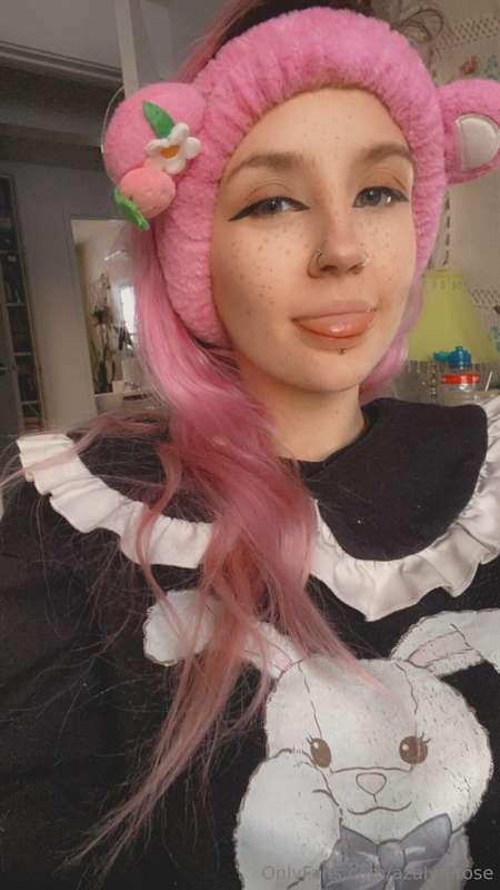 Getting ready for the day 😇Come find me 💕 